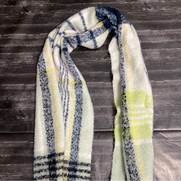 🆕 STEVE MADDEN PLAID CHECK GREEN BLUE PLUSH FRINGE SCARF - Picture 1 of 8
